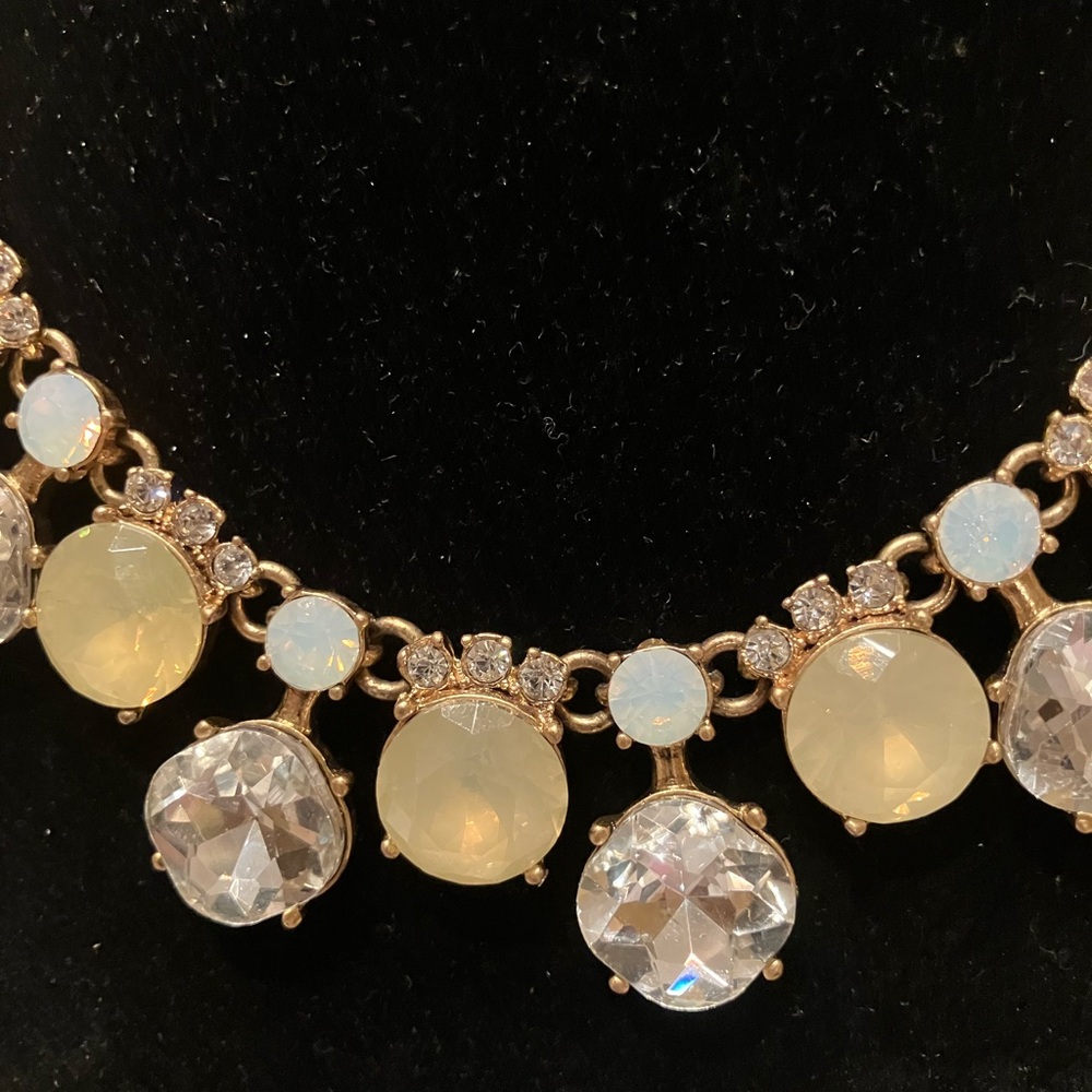 J.CREW Gold and Citrine colored Necklace with large Crystals Floral Design - Picture 10 of 12